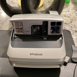 Polaroid camera in silver/black